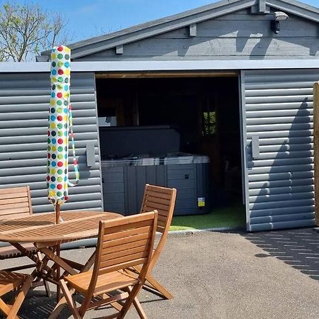 Grace'S Place With Hot Tub & Games Room Carrickfergus Exterior foto